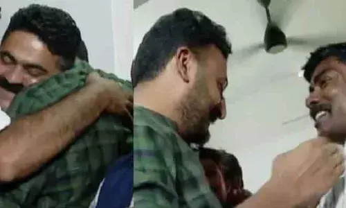 മാങ്കൂട്ടത്തില് എംഎല്എയെ കണ്ട് നിയുക്ത കൗണ്സിലര്മാര്; കണ്ടത് എംഎല്എ എന്ന നിലയിലെന്ന് വിശദീകരണം മാങ്കൂട്ടത്തില് എംഎല്എയെ കണ്ട് നിയുക്ത കൗണ്സിലര്മാര്; കണ്ടത് എംഎല്എ എന്ന നിലയിലെന്ന് വിശദീകരണം