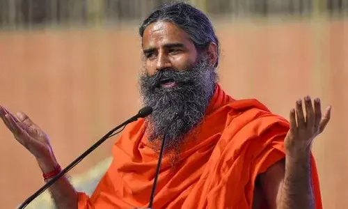 രാജ്യം പുരോഗമിക്കുമ്പോൾ സ്വാഭാവികമായും കുറച്ച് പൊടിയൊക്കെ പറക്കും; എയർ പ്യൂരിഫയറുകൾ സമ്പന്നരുടെ ഫാഷൻ; വീടുകളിൽ കർട്ടനുകൾ ഇടണം; വിവാദ പ്രസ്താവനയുമായി ബാബാ രാംദേവ്