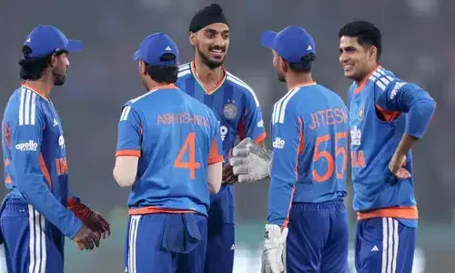 ബുമ്രയ്ക്കും അക്‌സറിനും വിശ്രമം; സഞ്ജുവിന് ഇന്നും ഇടമില്ല; ടോസ് നഷ്ടപ്പെട്ട ബാറ്റിങിനിറങ്ങിയ ദക്ഷിണാഫ്രിക്കയെ ഞെട്ടിച്ച് ഇന്ത്യൻ പേസർമാർ; ആദ്യ പവർപ്ലെയിൽ കൂടാരത്തിലെത്തിയത് മൂന്ന് ബാറ്റർമാർ