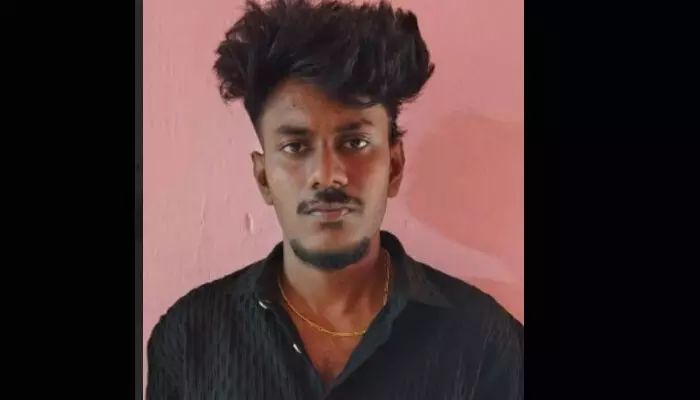 പതിനേഴുകാരിയെ ഭീഷണിപ്പെടുത്തി നഗ്നദൃശ്യങ്ങള് വാങ്ങി; വെബ്സൈറ്റില് പ്രചരിപ്പിച്ച ശേഷം പണം തട്ടാന് ശ്രമിച്ച യുവാവ് അറസ്റ്റില് പതിനേഴുകാരിയെ ഭീഷണിപ്പെടുത്തി നഗ്നദൃശ്യങ്ങള് വാങ്ങി; വെബ്സൈറ്റില് പ്രചരിപ്പിച്ച ശേഷം പണം തട്ടാന് ശ്രമിച്ച യുവാവ് അറസ്റ്റില്