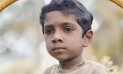 ട്രാക്കിലൂടെ തള്ളിമാറ്റുന്ന ഗേറ്റിൽ നിന്ന് കളി; പെട്ടെന്ന് തെന്നിമാറിയതോടെ അപകടം; ചേർത്തലയിൽ ഇരുമ്പ് ഗേറ്റ് ദേഹത്ത് മറിഞ്ഞുവീണ് അഞ്ചുവയസുകാരന് ദാരുണാന്ത്യം; വേദനയോടെ ഉറ്റവർ