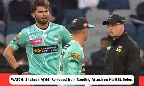 ടിം സീഫര്‍ട്ടും ഒലിവര്‍ പീക്കും ചേര്‍ന്ന് അടിച്ചുതകര്‍ത്തു; 2.4 ഓവറില്‍ വഴങ്ങിയത് 43 റണ്‍സ്; നോ ബോളുകള്‍ എറിഞ്ഞതിന് ബൗളിംഗില്‍ വിലക്കും; ബിഗ് ബാഷ് അരങ്ങേറ്റത്തില്‍ നിറംമങ്ങി ഷഹീന്‍ അഫ്രീദി