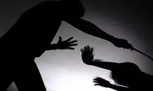 ഹോം വർക്ക് ചെയ്യാത്തതിന് കണ്ണില്ലാ ക്രൂരത; സ്‌കൂളിലെത്തിയ മൂന്നാം ക്ലാസ് വിദ്യാർത്ഥിയുടെ തുട അടിച്ചു തകർത്ത് അധ്യാപകൻ; ദയനീയ സംഭവം കൊല്ലത്ത്