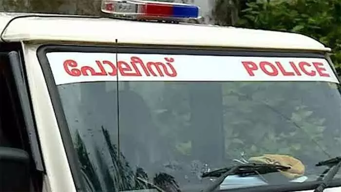 മനോഹരമായ ഭക്തിഗാനത്തെ രൂപമാറ്റം വരുത്തി ശരണം വിളികളെ പരിഹാസ്യമായി ഉപയോഗിച്ചത് ഭക്തരുടെ വികാരങ്ങളെ മുറിപ്പെടുത്തി; പോറ്റിയെ കേറ്റിയെ എന്ന ഗാനത്തിനെതിരെ പരാതി മനോഹരമായ ഭക്തിഗാനത്തെ രൂപമാറ്റം വരുത്തി ശരണം വിളികളെ പരിഹാസ്യമായി ഉപയോഗിച്ചത് ഭക്തരുടെ വികാരങ്ങളെ മുറിപ്പെടുത്തി; പോറ്റിയെ കേറ്റിയെ എന്ന ഗാനത്തിനെതിരെ പരാതി