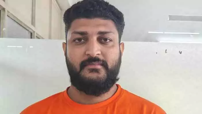 ഓണ്ലൈന് വഴി 76.35 ലക്ഷം രൂപ തട്ടിയെടുത്തു; ലുക്ക് ഔട്ട് നോട്ടീസില് പ്രതി കുടുങ്ങി; കായണ്ണയിലെ ബാസിം നുജൂം അഴിക്കുള്ളില് ഓണ്ലൈന് വഴി 76.35 ലക്ഷം രൂപ തട്ടിയെടുത്തു; ലുക്ക് ഔട്ട് നോട്ടീസില് പ്രതി കുടുങ്ങി; കായണ്ണയിലെ ബാസിം നുജൂം അഴിക്കുള്ളില്