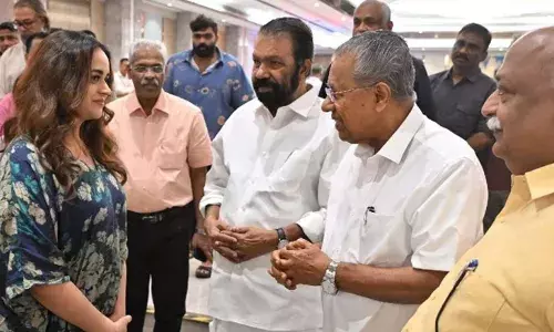 അഭിമാന താരത്തോടൊപ്പം; മുഖ്യമന്ത്രിയുടെ ക്രിസ്മസ് വിരുന്നില്‍ അതിഥിയായി നടി ഭാവന;  ചിത്രം പങ്കുവച്ച് മന്ത്രി വി. ശിവന്‍കുട്ടി