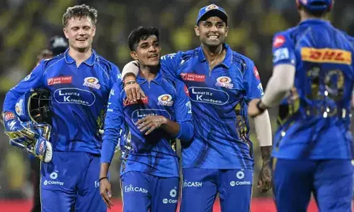 അശ്വിനും ചെഹലും ടീം വിട്ടതോടെ ദുര്‍ബലമായ ബൗളിംഗ് നിര;  ജഡേജയെ ടീമിലെത്തിച്ചതിന് പിന്നാലെ നിര്‍ണായക നീക്കം; മുംബൈയില്‍ അരങ്ങേറ്റം കസറിയ വിഘ്നേഷ് പുത്തൂരിനെയും സ്വന്തമാക്കി; സഞ്ജു പോയാലും മലയാളി ഇഫക്ട് തുടരാന്‍ രാജസ്ഥാന്‍ റോയല്‍സ്