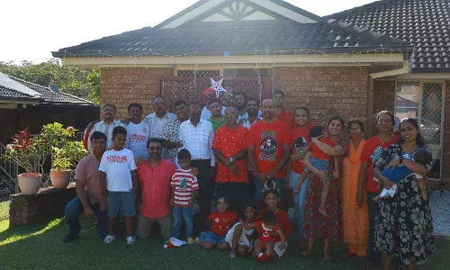 ചരിത്ര നിമിഷം; ഗോള്ഡ് കോസ്റ്റില് നിന്ന് ഏകദേശം 250 കിലോമീറ്റര് ദൂരം യാത്ര ചെയ്ത് കരോള് സംഘം; സെന്റ് ഗ്രിഗോറിയോസ് മലങ്കര (ഇന്ത്യന്) ഓര്ത്തഡോക്സ് ദേവാലയ സമൂഹം ക്രിസ്തുമസിനെ വരവേല്ക്കാനൊരുങ്ങുമ്പോള് ചരിത്ര നിമിഷം; ഗോള്ഡ് കോസ്റ്റില് നിന്ന് ഏകദേശം 250 കിലോമീറ്റര് ദൂരം യാത്ര ചെയ്ത് കരോള് സംഘം; സെന്റ് ഗ്രിഗോറിയോസ് മലങ്കര (ഇന്ത്യന്) ഓര്ത്തഡോക്സ് ദേവാലയ സമൂഹം ക്രിസ്തുമസിനെ വരവേല്ക്കാനൊരുങ്ങുമ്പോള്