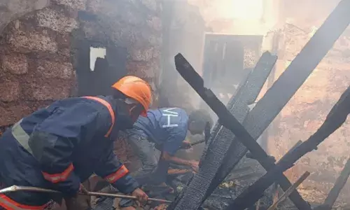 വീട്ടിൽ ഭക്ഷണം പാചകം ചെയ്യുന്ന സമയത്ത് അപകടം; ഗ്യാസ് അടുപ്പിൽ നിന്ന് തീ ആളിക്കത്തി വ്യാപക നാശനഷ്ടം; കുടുംബം രക്ഷപ്പെട്ടത് ഭാഗ്യം കൊണ്ട്