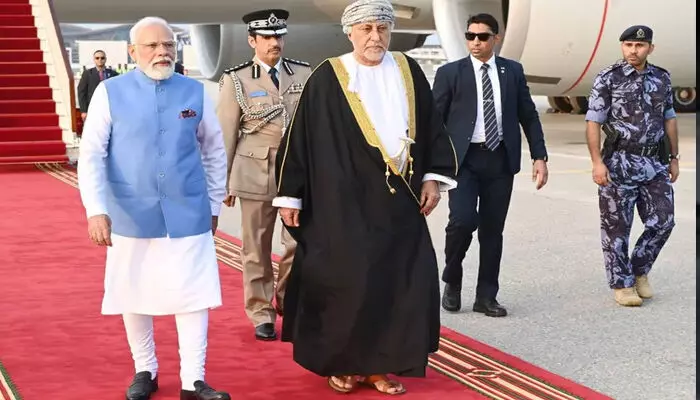 സൗഹൃദ നിമിഷങ്ങള് പങ്കിട്ട് എത്യോപ്യന് പ്രധാനമന്ത്രിയുടെ കാറില് യാത്ര; പിന്നാലെ രണ്ട് ദിവസത്തെ ഔദ്യോഗിക സന്ദര്ശനത്തിനായി പ്രധാനമന്ത്രി നരേന്ദ്ര മോദി ഒമാനില് സൗഹൃദ നിമിഷങ്ങള് പങ്കിട്ട് എത്യോപ്യന് പ്രധാനമന്ത്രിയുടെ കാറില് യാത്ര; പിന്നാലെ രണ്ട് ദിവസത്തെ ഔദ്യോഗിക സന്ദര്ശനത്തിനായി പ്രധാനമന്ത്രി നരേന്ദ്ര മോദി ഒമാനില്