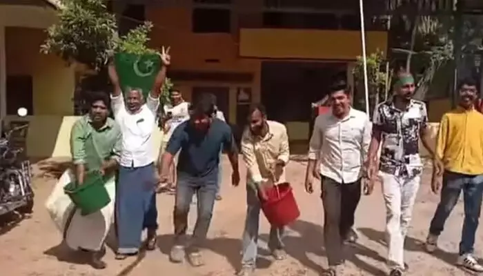 ചങ്ങരോത്ത് പഞ്ചായത്തിലെ യുഡിഎഫിന്റെ ശുദ്ധികലശം; ഉണ്ണി വേങ്ങേരിയുടെ പരാതിയില് എസ് സി, എസ് റ്റി വകുപ്പ് പ്രകാരം പത്ത് പേര്ക്കെതിരെ കേസെടുത്തു ചങ്ങരോത്ത് പഞ്ചായത്തിലെ യുഡിഎഫിന്റെ ശുദ്ധികലശം; ഉണ്ണി വേങ്ങേരിയുടെ പരാതിയില് എസ് സി, എസ് റ്റി വകുപ്പ് പ്രകാരം പത്ത് പേര്ക്കെതിരെ കേസെടുത്തു