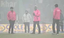 മൂടല് മഞ്ഞ് ചതിച്ചാശാനേ! സഞ്ജുവിന് വീണ്ടും നിര്ഭാഗ്യം; ഇന്ത്യ-ദക്ഷിണാഫ്രിക്ക നാലാം ട്വന്റി 20 മത്സരം ടോസ് പോലും ഇടാനാകാതെ ഉപേക്ഷിച്ചു; പരമ്പര കൈവിടാതെ ഇന്ത്യ മൂടല് മഞ്ഞ് ചതിച്ചാശാനേ! സഞ്ജുവിന് വീണ്ടും നിര്ഭാഗ്യം; ഇന്ത്യ-ദക്ഷിണാഫ്രിക്ക നാലാം ട്വന്റി 20 മത്സരം ടോസ് പോലും ഇടാനാകാതെ ഉപേക്ഷിച്ചു; പരമ്പര കൈവിടാതെ ഇന്ത്യ