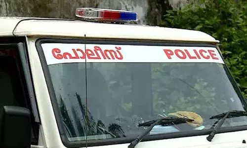 പ്രായപൂര്‍ത്തിയാകാത്ത സഹോദരന്‍ സ്‌കൂട്ടര്‍ ഓടിച്ചെന്ന പേരില്‍ യുവതിക്കെതിരെ കള്ളക്കേസെടുത്ത സംഭവം; എസ്‌ഐയെ സ്ഥലം മാറ്റി