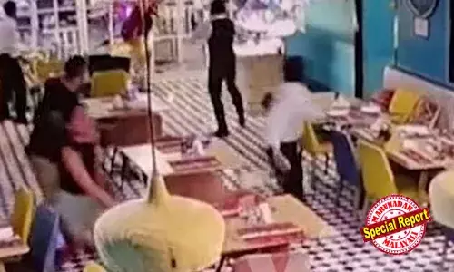 അലറിക്കൊണ്ട് പാഞ്ഞുകയറി, തകര്‍ന്ന് തരിപ്പണമായി ഗ്ലാസ് വാതില്‍! തായ്ലന്‍ഡിനെ ഞെട്ടിച്ച് ഓസ്ട്രേലിയക്കാരന്റെ ദാരുണമരണം; റെസ്റ്റോറന്റില്‍ ഒഴുകിയത് ചോരപ്പുഴ; ഭയന്നോടി ആളുകള്‍; ഫുക്കറ്റില്‍ വിനോദസഞ്ചാരിക്ക് സംഭവിച്ചത് എന്ത്?