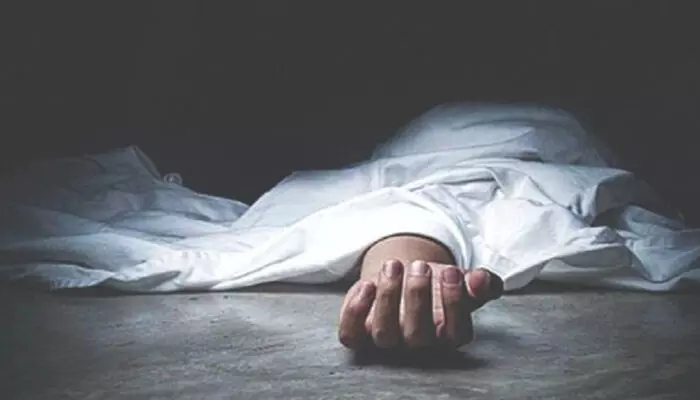 ഒരുകോടിയിലധികം രൂപയുടെ വായ്പാ കുടിശ്ശിക; ജപ്തി നടപടിയെതുടര്ന്ന് ഗൃഹനാഥന് തൂങ്ങി മരിച്ചു ഒരുകോടിയിലധികം രൂപയുടെ വായ്പാ കുടിശ്ശിക; ജപ്തി നടപടിയെതുടര്ന്ന് ഗൃഹനാഥന് തൂങ്ങി മരിച്ചു