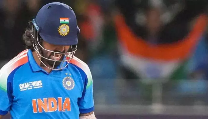 ന്യൂസിലന്ഡ് പരമ്പര മുന്നില്; രോഹിത്തിനും കോലിക്കും പിന്നാലെ ആഭ്യന്തര ക്രിക്കറ്റില് പാഡണിയാന് കെ എല് രാഹുലും; വിജയ് ഹസാരെ ട്രോഫിക്കുള്ള കര്ണാടക ടീമില് ന്യൂസിലന്ഡ് പരമ്പര മുന്നില്; രോഹിത്തിനും കോലിക്കും പിന്നാലെ ആഭ്യന്തര ക്രിക്കറ്റില് പാഡണിയാന് കെ എല് രാഹുലും; വിജയ് ഹസാരെ ട്രോഫിക്കുള്ള കര്ണാടക ടീമില്