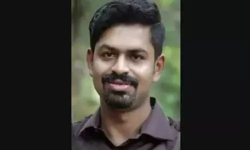 കാറിനുള്ളില്‍ യുവാവ് മരിച്ച നിലയില്‍;  ഉച്ചയ്ക്ക് പെട്രോള്‍ പമ്പിന് സമീപം നിര്‍ത്തിയിട്ടിരുന്ന കാറില്‍ നിന്നും മൃതദേഹം കണ്ടെത്തിയത് സന്ധ്യയോടെ