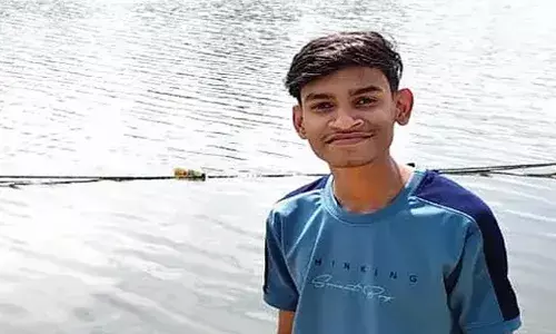 പുഴയില്‍ മുങ്ങിത്താഴ്ന്ന മൂന്ന് വയസ്സുകാരനെ രക്ഷിച്ച് പ്ലസ് ടു വിദ്യാര്‍ത്ഥി; സ്വന്തം ജീവന്‍ പണയം വെച്ചും പിഞ്ചുകുഞ്ഞിനെ രക്ഷിച്ച അനശ്വറിന് നാടിന്റെ അഭിനന്ദന പ്രവാഹം