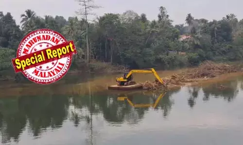 എം.സി റോഡില്‍ തിരുവല്ല കൂറ്റൂരില്‍ തോണ്ടറ പാലം അപകടത്തിലാക്കി മണലൂറ്റ്;  ഖനനം നടക്കുന്നത് നദിയിലെ പുറ്റ് നീക്കലിന്റെ പേരില്‍; ഓത്താശ ചെയ്ത് സര്‍ക്കാരും റവന്യൂ വകുപ്പും