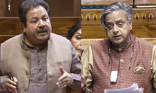 ശൈത്യം കടുത്തിട്ടും മത്സരങ്ങള്‍ ഉത്തരേന്ത്യയില്‍;  വ്യാപകമായ പുകമഞ്ഞ്;  സര്‍ജിക്കല്‍ മാസ്‌ക് ധരിച്ച ഹാര്‍ദിക് പാണ്ഡ്യ;  കുറച്ചെങ്കിലും നാണം വേണ്ടേ ബിസിസിഐ? തിരുവനന്തപുരത്ത് നടത്താമായിരുന്നല്ലോ എന്ന് തരൂര്‍; എല്ലാ കളിയും കേരളത്തിലേക്ക് മാറ്റാമെന്ന് രാജീവ് ശുക്ല; ലക്‌നൗ മത്സരം ഉപേക്ഷിച്ചതില്‍ വാഗ്വാദം