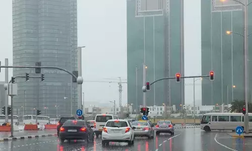 യുഎഇ യിൽ ശക്തമായ മഴ; പലയിടത്തും ആലിപ്പഴ വർഷവും; വ്യാപക നാശനഷ്ടം; മുന്നറിയിപ്പ് നൽകി അധികൃതർ