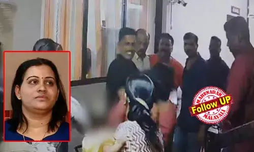 സിസിടിവിയില് സത്യമുണ്ടെന്ന് അന്നേ ഷൈമോള് വിളിച്ചുപറഞ്ഞു; കുഞ്ഞുങ്ങള് നോക്കിനില്ക്കെ ആ അമ്മയെ അടിച്ചു വീഴ്ത്തി; സ്റ്റേഷന് ആക്രമിച്ചെന്നും സിഐയെ മാന്തി പരിക്കേല്പ്പിച്ചു എന്നും കള്ളക്കഥ; ഹൈക്കോടതി ഇടപെട്ടതോടെ പുറത്തുവന്നത് ഞെട്ടിക്കുന്ന ദൃശ്യങ്ങള്; അരൂര് എസ്എച്ച്ഒ പ്രതാപചന്ദ്രന്റെ ഗുണ്ടായിസം ഇനി നടക്കില്ല; അടിയന്തര നടപടിക്ക് മുഖ്യമന്ത്രിയുടെ നിര്ദ്ദേശം സിസിടിവിയില് സത്യമുണ്ടെന്ന് അന്നേ ഷൈമോള് വിളിച്ചുപറഞ്ഞു; കുഞ്ഞുങ്ങള് നോക്കിനില്ക്കെ ആ അമ്മയെ അടിച്ചു വീഴ്ത്തി; സ്റ്റേഷന് ആക്രമിച്ചെന്നും സിഐയെ മാന്തി പരിക്കേല്പ്പിച്ചു എന്നും കള്ളക്കഥ; ഹൈക്കോടതി ഇടപെട്ടതോടെ പുറത്തുവന്നത് ഞെട്ടിക്കുന്ന ദൃശ്യങ്ങള്; അരൂര് എസ്എച്ച്ഒ പ്രതാപചന്ദ്രന്റെ ഗുണ്ടായിസം ഇനി നടക്കില്ല; അടിയന്തര നടപടിക്ക് മുഖ്യമന്ത്രിയുടെ നിര്ദ്ദേശം