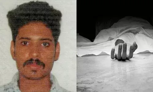 പുറത്തെ കാറ്റിലും മഴയിലും നിന്ന് രക്ഷനേടാൻ നേരെ ചെന്ന് കയറിയത് നിർമ്മാണം നടക്കുന്ന കെട്ടിടത്തിൽ; പിന്നാലെ കൂറ്റൻ കല്ല് ദേഹത്ത് പതിച്ച് മലയാളി യുവാവിന് ദാരുണാന്ത്യം; വേദനയോടെ കുടുംബം പുറത്തെ കാറ്റിലും മഴയിലും നിന്ന് രക്ഷനേടാൻ നേരെ ചെന്ന് കയറിയത് നിർമ്മാണം നടക്കുന്ന കെട്ടിടത്തിൽ; പിന്നാലെ കൂറ്റൻ കല്ല് ദേഹത്ത് പതിച്ച് മലയാളി യുവാവിന് ദാരുണാന്ത്യം; വേദനയോടെ കുടുംബം