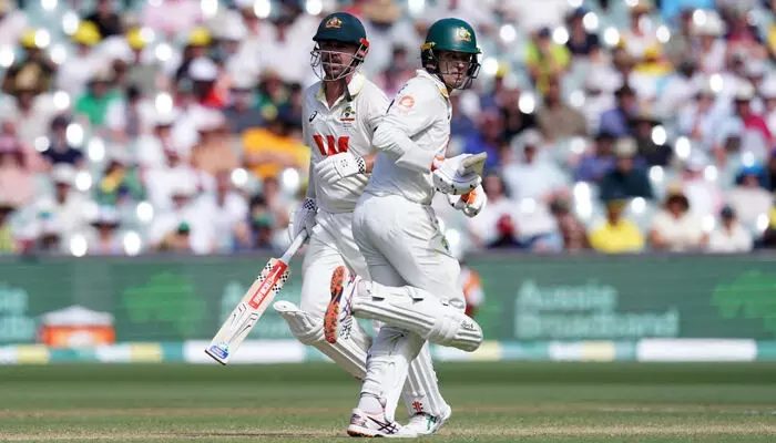 സെഞ്ചുറിയുമായി ട്രാവിസ് ഹെഡ്; അര്ധസെഞ്ചുറിയുമായി അലക്സ് ക്യാരിയും; അഡ്ലെയ്ഡ് ടെസ്റ്റില് മികച്ച ലീഡിലേക്ക് ഓസ്ട്രേലിയ; ഇംഗ്ലണ്ടിന് പ്രതീക്ഷ മങ്ങുന്നു സെഞ്ചുറിയുമായി ട്രാവിസ് ഹെഡ്; അര്ധസെഞ്ചുറിയുമായി അലക്സ് ക്യാരിയും; അഡ്ലെയ്ഡ് ടെസ്റ്റില് മികച്ച ലീഡിലേക്ക് ഓസ്ട്രേലിയ; ഇംഗ്ലണ്ടിന് പ്രതീക്ഷ മങ്ങുന്നു