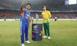 ലോകകപ്പ് ടീമിനെ നാളെ പ്രഖ്യാപിക്കും; സഞ്ജുവിന് ഇടം കിട്ടുമോ? മലയാളി താരത്തിന് ഇന്ന് ജീവന്‍ മരണ പോരാട്ടം; അഞ്ചാം മത്സരത്തില്‍ ഗില്ലിനു പകരം ഓപ്പണറായി ക്രീസിലേക്ക്; ദക്ഷിണാഫ്രിക്ക് ടോസ്;  ഇന്ത്യന്‍ ടീമില്‍ മൂന്ന് മാറ്റം