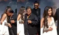 തന്റെ പേര് വിളിച്ചതും നിറഞ്ഞ പുഞ്ചിരിയോടെ വേദിയിലേക്ക് ഓടിയെത്തിയ നടി; പെട്ടെന്ന് തൊട്ട് അടുത്ത് നിന്ന നടന്റെ അതിരുവിട്ട പ്രവർത്തി; കെട്ടിപ്പിടിച്ച് തോളിൽ ചുംബിച്ചതോടെ വിവാദം തന്റെ പേര് വിളിച്ചതും നിറഞ്ഞ പുഞ്ചിരിയോടെ വേദിയിലേക്ക് ഓടിയെത്തിയ നടി; പെട്ടെന്ന് തൊട്ട് അടുത്ത് നിന്ന നടന്റെ അതിരുവിട്ട പ്രവർത്തി; കെട്ടിപ്പിടിച്ച് തോളിൽ ചുംബിച്ചതോടെ വിവാദം