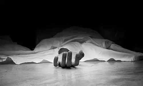 പ്രദേശത്ത് മൂക്ക് പൊത്തുന്ന രീതിയിൽ ദുർഗന്ധം; നാട്ടുകാരുടെ തിരച്ചിലിൽ ദാരുണ കാഴ്ച; മലപ്പുറത്ത് ആളൊഴിഞ്ഞ പറമ്പിൽ അജ്ഞാത മൃതദേഹം; പോലീസ് അന്വേഷണം ആരംഭിച്ചു