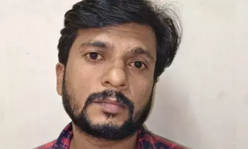 പോലീസ് കൺട്രോൾ റൂമിലേക്ക് വയോധികയുടെ പരാതി; അന്വേഷിക്കാനെത്തിയ എസ്ഐയെ കൈയ്യേറ്റം ചെയ്തും അസഭ്യം പറഞ്ഞെന്നും കേസ്; യുവാവിനെ കൈയ്യോടെ പൊക്കി