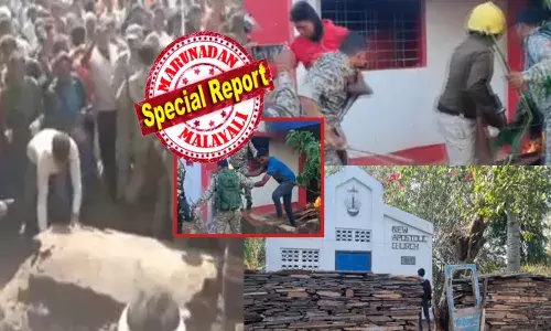 മൃതദേഹത്തെ തോളിലേറ്റി ശാന്തമായി നടന്നുവരുന്ന ആളുകൾ; വീട്ടുമുറ്റത്ത് നെഞ്ചത്തടിച്ച് കരയുന്ന ബന്ധുക്കൾ; ശവമഞ്ചിരത്തിൽ കെട്ടിപ്പിടിച്ചും അന്ത്യചുംബനം നൽകിയും യാത്രയയപ്പ്; പെട്ടെന്ന് സംസ്‌‍കാര ചടങ്ങുകൾ നടത്തുന്ന രീതി കണ്ട് കുപിതരായി നാട്ടുകാർ; ഒരൊറ്റ കോളിൽ പോലീസ് അടക്കം സ്ഥലത്തെത്തി; പ്രദേശത്ത് കലാപത്തിന് സമാനമായ കാഴ്ചകൾ; അതീവ ജാഗ്രത