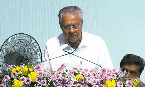 ബീഫ് എന്ന് കേട്ടയുടന്‍ വാളെടുത്തു; ഐഎഫ്എഫ്‌കെയെ ഞെരിച്ചുകൊല്ലാന്‍ കേന്ദ്രത്തിന്റെ ശ്രമം;  ആവിഷ്‌കാര സ്വാതന്ത്ര്യത്തിനുമേലുള്ള കടന്നുകയറ്റത്തിനുമുന്നില്‍ ഐഎഫ്എഫ്‌കെ മുട്ടുമടക്കില്ല: മുഖ്യമന്ത്രി