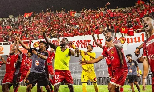 സൂപ്പര്‍ ലീഗ് കേരള കപ്പെടുത്ത് കണ്ണൂര്‍ വാരിയേഴ്‌സ്; ഫൈനല്‍ പോരാട്ടത്തില്‍ ഏകപക്ഷീയമായ ഒരു ഗോളിന് തൃശ്ശൂര്‍ എഫ്‌സിയെ വീഴ്ത്തി വിജയം