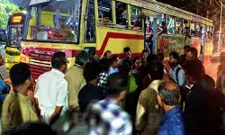 കെഎസ്ആര്‍ടിസി ബസില്‍ രാത്രി യാത്ര ചെയ്ത വിദ്യാര്‍ത്ഥിനികളെ സ്‌റ്റോപ്പില്‍ ഇറക്കിയില്ല; പെണ്‍കുട്ടികള്‍ കരച്ചിലായതോടെ പോലിസിനെ വിളിച്ച് സഹയാത്രികര്‍: പ്രതിഷേധിച്ച് യാത്രക്കാര്‍