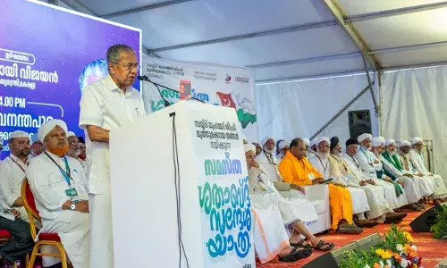 ന്യൂനപക്ഷ സംരക്ഷണം ഇടതുപക്ഷത്തിന്റെ എക്കാലത്തെയും നയം; അത് തിരഞ്ഞെടുപ്പ് ലാഭത്തിനുള്ളതല്ല; ഭൂരിപക്ഷ വര്‍ഗീയതയെ എതിര്‍ക്കാന്‍ ന്യൂനപക്ഷ വര്‍ഗീയത ആയുധമാക്കരുത്; രണ്ടും പരസ്പര പൂരകങ്ങള്‍: സമസ്ത വേദിയില്‍ പിണറായി വിജയന്‍