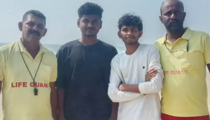 ബീച്ചില് കുളിക്കുന്നതിനിടെ മുങ്ങിത്താണു; ജീവന് വേണ്ടി മല്ലിട്ട് ആ രണ്ട് വിദ്യാര്ഥികൾ; ഒടുവിൽ തിരയിൽപ്പെട്ടവർക്ക് രക്ഷകരായി ലൈഫ് ഗാര്ഡുകള് ബീച്ചില് കുളിക്കുന്നതിനിടെ മുങ്ങിത്താണു; ജീവന് വേണ്ടി മല്ലിട്ട് ആ രണ്ട് വിദ്യാര്ഥികൾ; ഒടുവിൽ തിരയിൽപ്പെട്ടവർക്ക് രക്ഷകരായി ലൈഫ് ഗാര്ഡുകള്