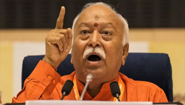 ആർ.എസ്.എസിനെ ബി.ജെ.പിയിലൂടെ മനസ്സിലാക്കാനാണ് ശ്രമിക്കുന്നത്; സംഘത്തെ സേവന സംഘടനയായോ രാഷ്ട്രീയ വിഭാഗമായോ താരതമ്യം ചെയ്യുന്നത് തെറ്റിദ്ധാരണകളിലേക്ക് നയിക്കുമെന്നും മോഹൻ ഭാഗവത് ആർ.എസ്.എസിനെ ബി.ജെ.പിയിലൂടെ മനസ്സിലാക്കാനാണ് ശ്രമിക്കുന്നത്; സംഘത്തെ സേവന സംഘടനയായോ രാഷ്ട്രീയ വിഭാഗമായോ താരതമ്യം ചെയ്യുന്നത് തെറ്റിദ്ധാരണകളിലേക്ക് നയിക്കുമെന്നും മോഹൻ ഭാഗവത്