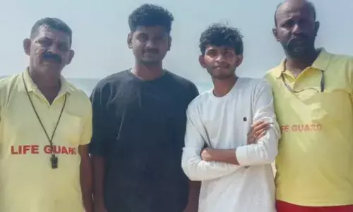 ബീച്ചില് കുളിക്കുന്നതിനിടെ മുങ്ങിത്താണു; ജീവന് വേണ്ടി മല്ലിട്ട് ആ രണ്ട് വിദ്യാര്ഥികൾ; ഒടുവിൽ തിരയിൽപ്പെട്ടവർക്ക് രക്ഷകരായി ലൈഫ് ഗാര്ഡുകള് ബീച്ചില് കുളിക്കുന്നതിനിടെ മുങ്ങിത്താണു; ജീവന് വേണ്ടി മല്ലിട്ട് ആ രണ്ട് വിദ്യാര്ഥികൾ; ഒടുവിൽ തിരയിൽപ്പെട്ടവർക്ക് രക്ഷകരായി ലൈഫ് ഗാര്ഡുകള്