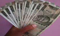 ജോലിയില്ലാത്ത സ്ത്രീകള്ക്ക് പ്രതിമാസം ആയിരം രൂപ പെന്ഷന്; സ്ത്രീ സുരക്ഷാ പദ്ധതിയിലേക്ക് ഇന്ന് മുതല് അപേക്ഷിക്കാം ജോലിയില്ലാത്ത സ്ത്രീകള്ക്ക് പ്രതിമാസം ആയിരം രൂപ പെന്ഷന്; സ്ത്രീ സുരക്ഷാ പദ്ധതിയിലേക്ക് ഇന്ന് മുതല് അപേക്ഷിക്കാം