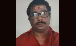 വീട്ടില് പൂജ ചെയ്യാനെത്തി പ്രായപൂര്ത്തിയാകാത്ത പെണ്കുട്ടിയെ പീഡിപ്പിച്ചു; പ്രതിക്ക് എട്ടുമാസം കഠിന തടവും പിഴയും വിധിച്ച് അടൂര് ഫാസ്റ്റ് ട്രാക്ക് കോടതി വീട്ടില് പൂജ ചെയ്യാനെത്തി പ്രായപൂര്ത്തിയാകാത്ത പെണ്കുട്ടിയെ പീഡിപ്പിച്ചു; പ്രതിക്ക് എട്ടുമാസം കഠിന തടവും പിഴയും വിധിച്ച് അടൂര് ഫാസ്റ്റ് ട്രാക്ക് കോടതി