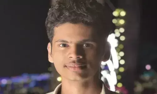 എരുമേലിയില്‍ ശബരിമല തീര്‍ഥാടകരുടെ ബസും ബൈക്കും കൂട്ടിയിടിച്ച് അപകടം; കാഞ്ഞിരപ്പള്ളി അമല്‍ജ്യോതി കോളജിലെ വിദ്യാര്‍ഥിക്ക് ദാരുണ മരണം