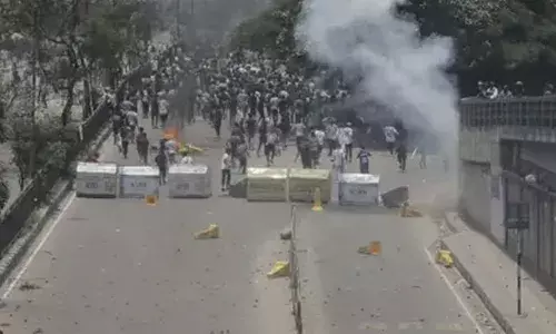 പ്രഥമദൃഷ്ട്യാ കൊലപാതകം രാഷ്ട്രീയ പ്രേരിതമാണെന്ന് തോന്നുന്നു; ഹാദിയെ വെടിവെച്ചത് ആരാണ്? കണ്ടെത്താനായില്ലെന്ന് ബംഗ്ലാദേശ് പൊലീസ് പ്രഥമദൃഷ്ട്യാ കൊലപാതകം രാഷ്ട്രീയ പ്രേരിതമാണെന്ന് തോന്നുന്നു; ഹാദിയെ വെടിവെച്ചത് ആരാണ്? കണ്ടെത്താനായില്ലെന്ന് ബംഗ്ലാദേശ് പൊലീസ്