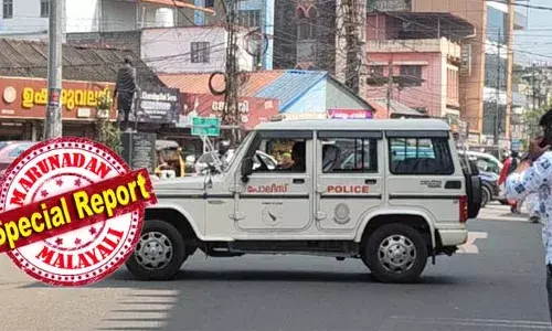 ഹൈക്കോടതി വിധി കാറ്റില്‍പ്പറത്തി പോലീസ്; എല്‍ഡിഎഫിന്റെ പോസ്റ്റ് ഓഫീസ് ഉപരോധം സുഗമമാക്കാന്‍ റോഡ് ജീപ്പിട്ട് ബ്ലോക്ക് ചെയ്ത് പോലീസ്;  പത്തനംതിട്ടയില്‍ അയ്യപ്പഭക്തര്‍ അടക്കം പെരുവഴിയില്‍ കുടുങ്ങിയത് മണിക്കൂറുകളോളം