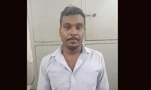 പോലീസുകാരനായി ആള് മാറാട്ടം; സര്ക്കാര് ഹോമില് നിന്ന് ചാടിയ പെണ്കുട്ടികളെ ലോഡ്ജില് എത്തിച്ച് പീഡനം; വിവാഹവാഗ്ദാനം നല്കിയും ചതിച്ചു; പ്രതി വിഷ്ണുവിന് 7 വര്ഷം കഠിനതടവും 65,000 രൂപ പിഴയും പോലീസുകാരനായി ആള് മാറാട്ടം; സര്ക്കാര് ഹോമില് നിന്ന് ചാടിയ പെണ്കുട്ടികളെ ലോഡ്ജില് എത്തിച്ച് പീഡനം; വിവാഹവാഗ്ദാനം നല്കിയും ചതിച്ചു; പ്രതി വിഷ്ണുവിന് 7 വര്ഷം കഠിനതടവും 65,000 രൂപ പിഴയും