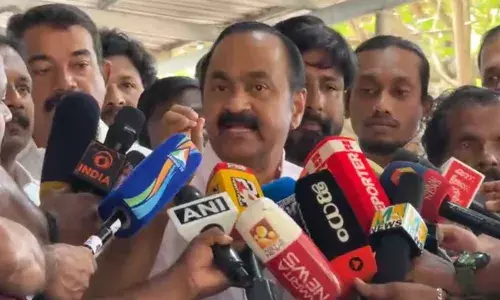 ശബരിമല സ്വര്‍ണ്ണക്കവര്‍ച്ചയില്‍ ബിഗ് ഗണ്ണുകളെ രക്ഷിക്കാന്‍ എസ്‌ഐടിക്ക് മേല്‍ രണ്ട് ഐപിഎസ് ഉദ്യോഗസ്ഥരുടെ കടുത്ത സമ്മര്‍ദ്ദം; മുഖ്യമന്ത്രിയുടെ ഓഫീസിനെ പ്രതിക്കൂട്ടിലാക്കി വി.ഡി സതീശന്‍; പിന്മാറുന്നില്ലെങ്കില്‍ പേരുകള്‍ പുറത്തുവിടും; സിബിഐ അന്വേഷണം വീണ്ടും ആവശ്യപ്പെടേണ്ടി വരുമെന്നും പ്രതിപക്ഷ നേതാവ്