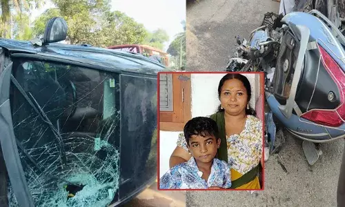 മട്ടന്നൂരില്‍ സ്‌കൂട്ടര്‍ യാത്രികരായ അമ്മയും മകനും കാറിടിച്ചു മരിച്ചു; മറ്റൊരു മകന് ഗുരുതര പരുക്കേറ്റു; അപകടം കുറ്റിയാട്ടൂര്‍ മുച്ചിലോട്ട് കാവില്‍ തെയ്യം കാണാന്‍ പോയി മടങ്ങവേ