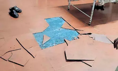 കോട്ടയം മെഡിക്കല്‍ കോളജ് 18-ാം വാര്‍ഡിലെ ടൈലുകള്‍ രാത്രി ഉഗ്ര ശബ്ദത്തോടെ പൊട്ടിത്തെറിച്ചു; പരിഭ്രാന്തരായി രോഗികളും കൂട്ടിരിപ്പുകാരും: വാര്‍ഡ് അടച്ചു