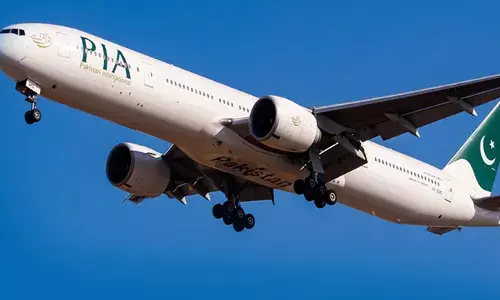 പാകിസ്താന്‍ എയര്‍ലൈന്‍സ് സ്വകാര്യ കമ്പനിക്ക് വിറ്റു; 13,500 കോടി രൂപയ്ക്ക് കമ്പനി സ്വന്തമാക്കി നിക്ഷേപക കമ്പനിയായ ആരിഫ് ഹബീബ്